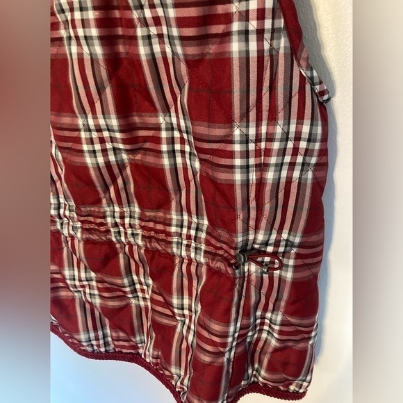 Croft & Barrow red plaid vest in size Medium. Excellent condition - Picture 4 of 5